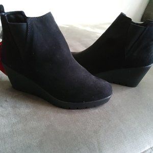 Dexter Comfort Suede Wedge Booties 8 BNWT